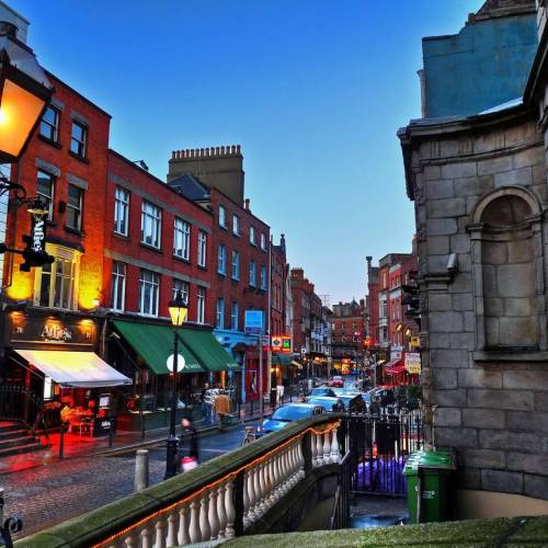 Calle típica del centro de Dublín
